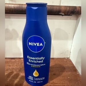 NWT Nivea Essentially Enriched Body Lotion Deep Nourishing